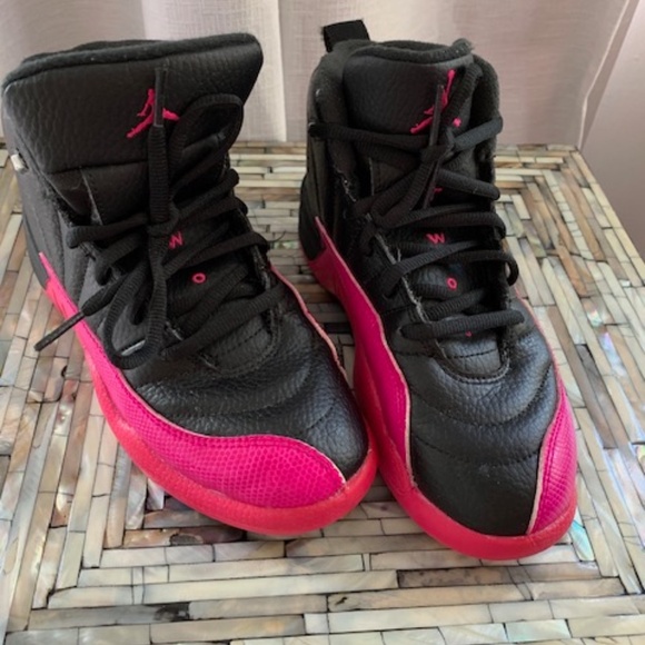 Authentic Air Jordan RETRO 12- BLACK/PINK SIZE YOUTH